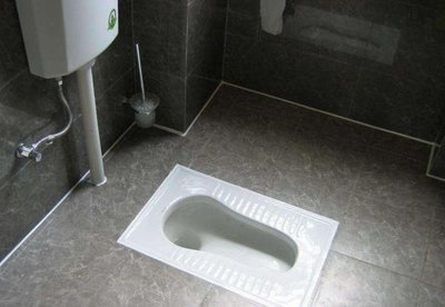 衛生間潮濕多霉？玻璃膠易發黑？懂行人都在用這種替代品，防霉更衛生